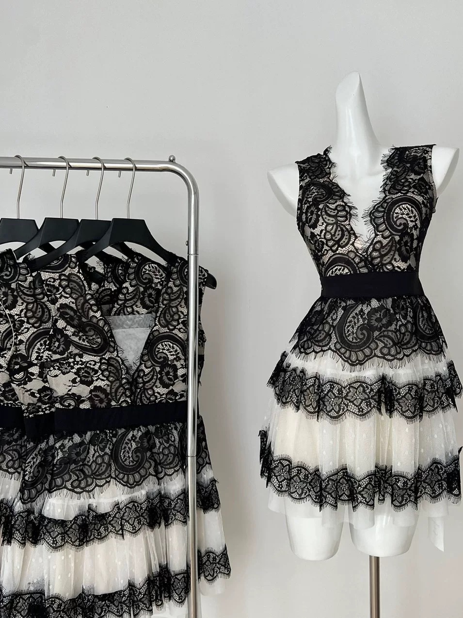 Convo over dinner lace dress CD764 images